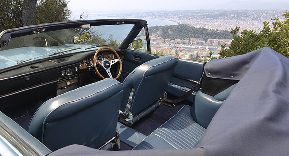 location-ASTON MARTIN-Nice-roadstr