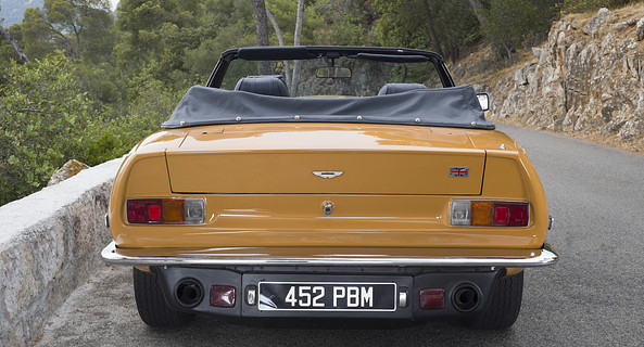 location-ASTON MARTIN-Nice-roadstr