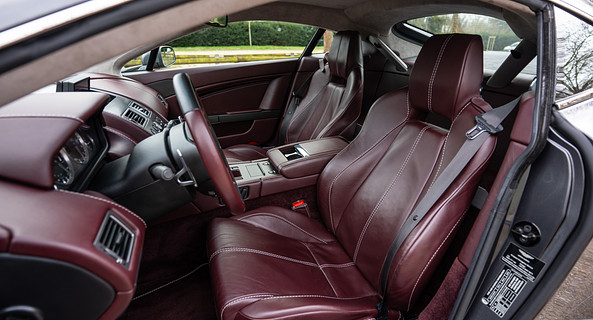 location-ASTON MARTIN-Courbevoie-roadstr