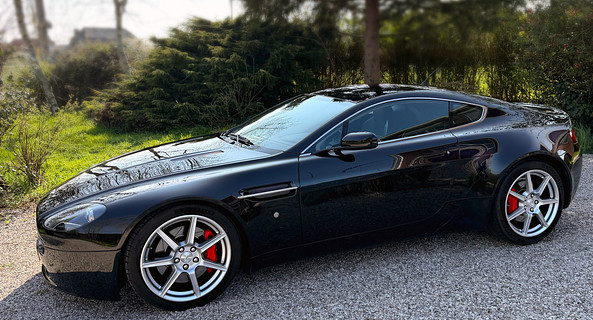 location-ASTON MARTIN-Laventie-roadstr