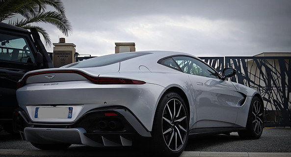 location-ASTON MARTIN-Lyon-roadstr