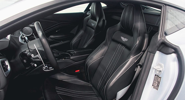 location-ASTON MARTIN-Lyon-roadstr
