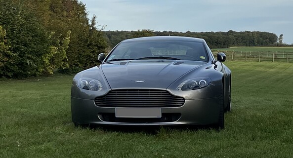 location-ASTON MARTIN-Paris-roadstr