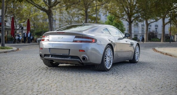 location-ASTON MARTIN-Paris-roadstr