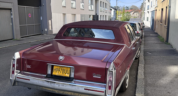 location-CADILLAC-Bron-roadstr