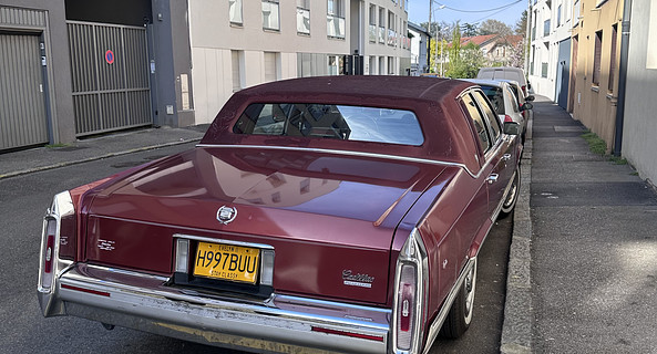 location-CADILLAC-Bron-roadstr
