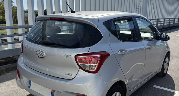 location-HYUNDAI-Bordeaux-roadstr
