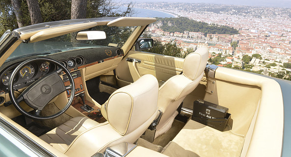 location-MERCEDES-BENZ-Nice-roadstr