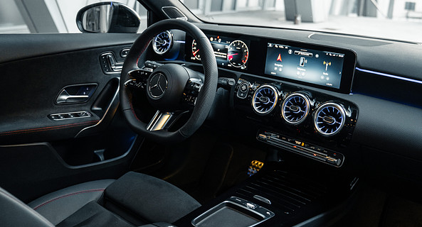 location-MERCEDES-BENZ-Puteaux-roadstr