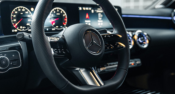 location-MERCEDES-BENZ-Puteaux-roadstr