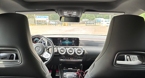 location-MERCEDES-BENZ-Houdan-roadstr