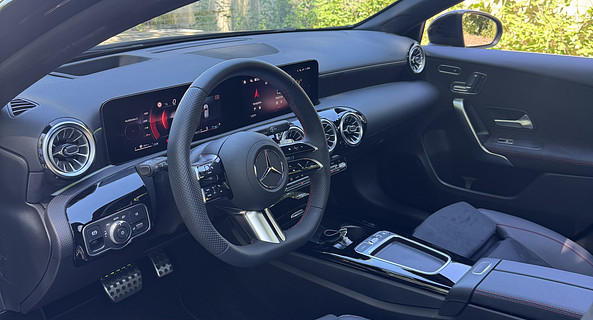 location-MERCEDES-BENZ-Neuilly-sur-Seine-roadstr