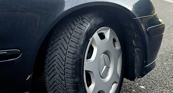 location-MERCEDES-BENZ-Coulaines-roadstr