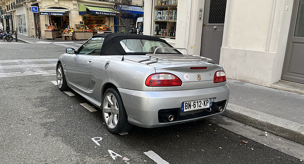 location-MG-Paris-roadstr
