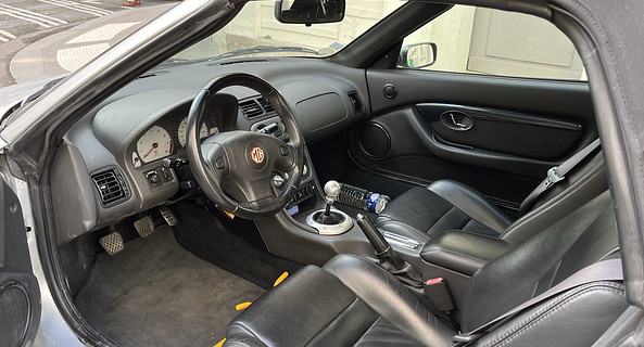 location-MG-Paris-roadstr
