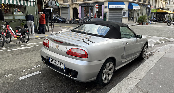 location-MG-Paris-roadstr
