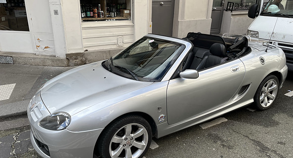 location-MG-Paris-roadstr