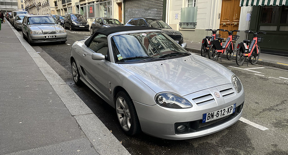 location-MG-Paris-roadstr