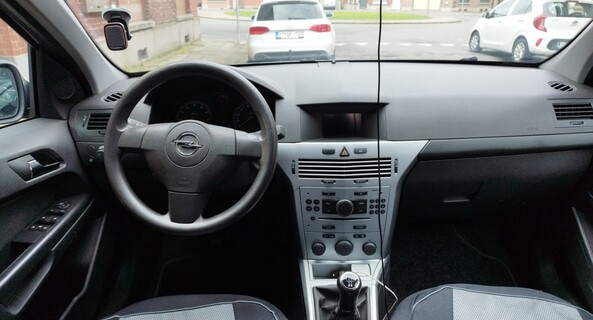 location-OPEL-Charleroi-roadstr