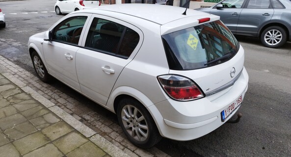 location-OPEL-Charleroi-roadstr