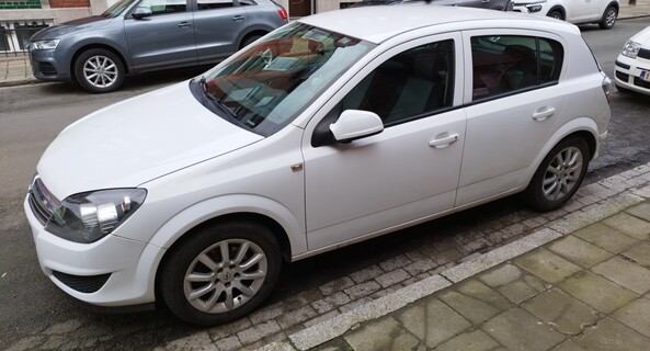 location-OPEL-Charleroi-roadstr