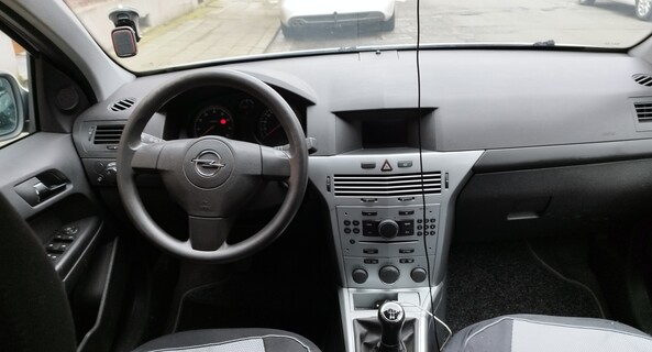 location-OPEL-Charleroi-roadstr