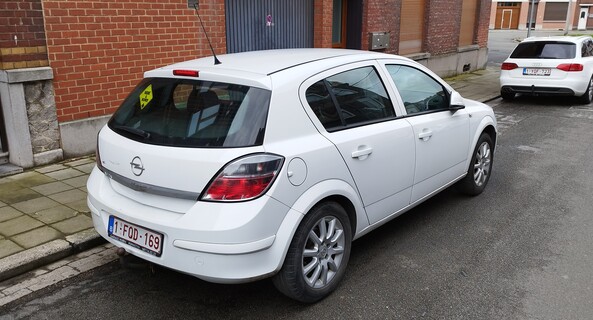 location-OPEL-Charleroi-roadstr