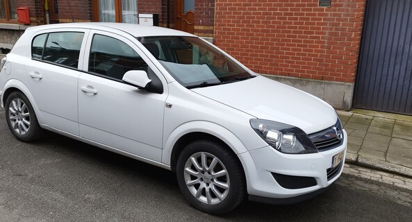 location-OPEL-Charleroi-roadstr
