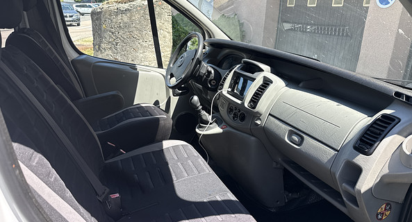 location-OPEL-Amplepuis-roadstr