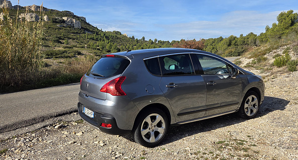 location-PEUGEOT-La Fare-les-Oliviers-roadstr