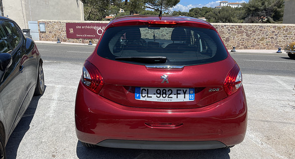 location-PEUGEOT-Hyères-roadstr