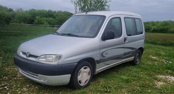 Porte-clés Publicitaire Peugeot 204 Vintage – Acier, Fabrication Française (Années 1960)