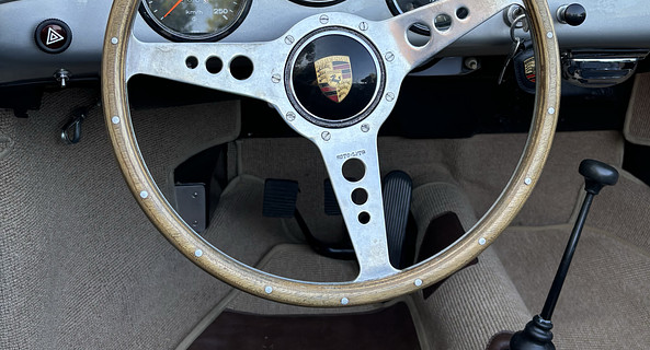 location-PORSCHE-Saint-Gély-du-Fesc-roadstr