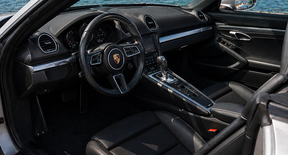 location-PORSCHE-Villeneuve-Loubet-roadstr