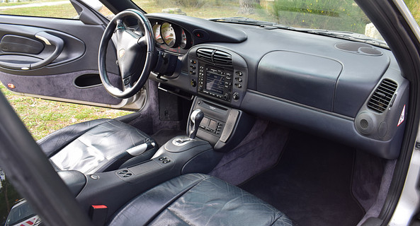 location-PORSCHE-Clichy-roadstr