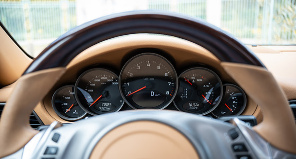 location-PORSCHE-Paris-roadstr