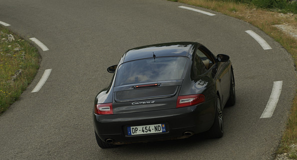 location-PORSCHE-Grimaud-roadstr
