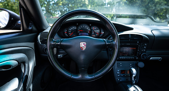 location-PORSCHE-Courbevoie-roadstr