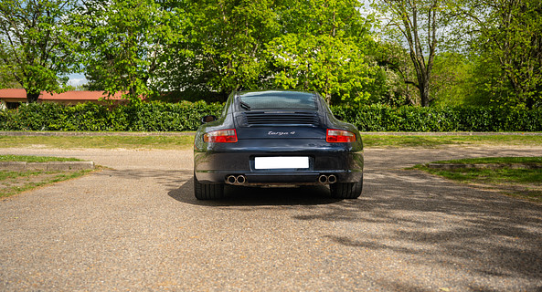 location-PORSCHE-Courbevoie-roadstr