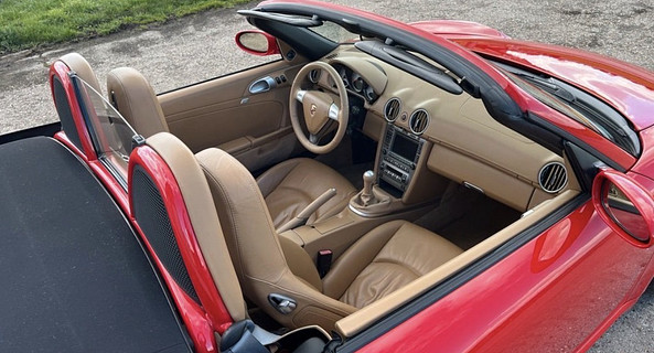 location-PORSCHE-Pusignan-roadstr