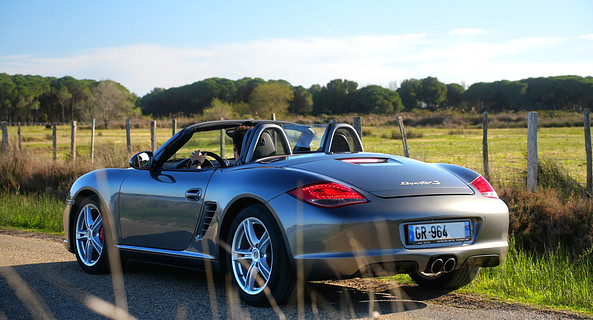 location-PORSCHE-Castillon-du-Gard-roadstr