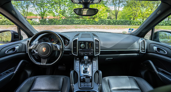 location-PORSCHE-Courbevoie-roadstr