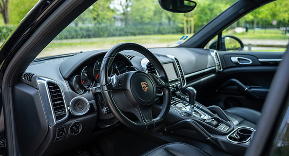 location-PORSCHE-Courbevoie-roadstr