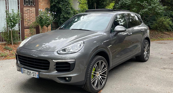 location-PORSCHE-Neuilly-sur-Seine-roadstr