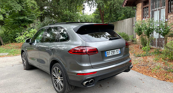 location-PORSCHE-Neuilly-sur-Seine-roadstr