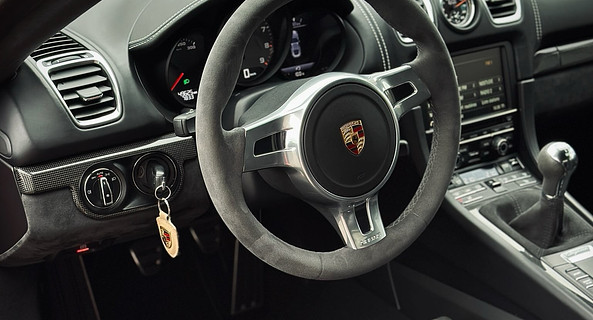 location-PORSCHE-Salles-roadstr