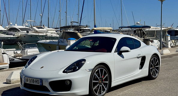 location-PORSCHE-Hyères-roadstr