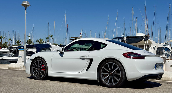 location-PORSCHE-Hyères-roadstr