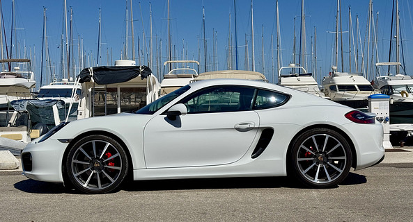 location-PORSCHE-Hyères-roadstr
