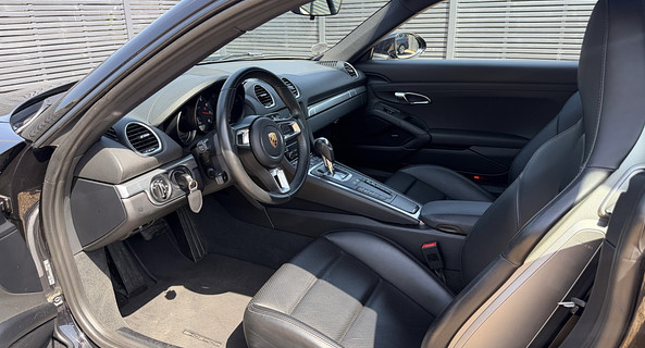 location-PORSCHE-Courbevoie-roadstr